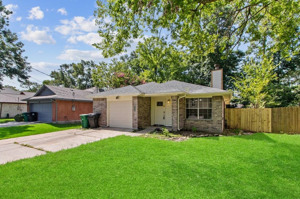 8106 Claiborne St, Houston TX  77078-2710 exterior