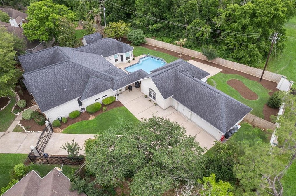 2706 Tampa St, Friendswood, TX 77546-6034