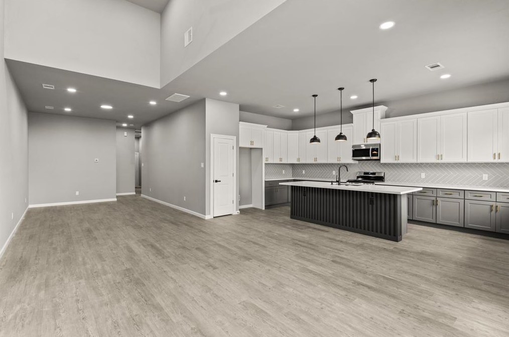 4933 Burma Rd, Houston, TX 77033-2655