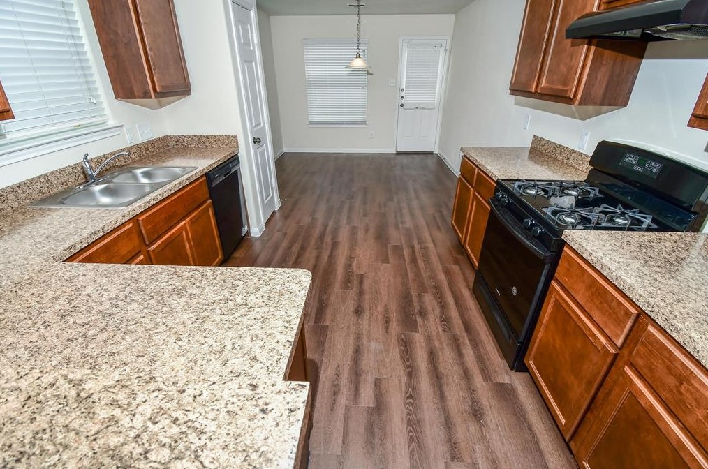 5711 Plantation Forest Dr, Katy TX  77449-1575 exterior