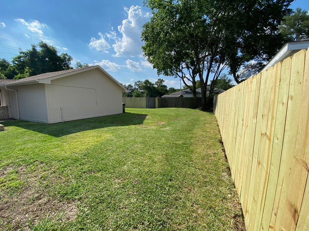 13738 Lynnwood Ln, Sugar Land, TX 77498