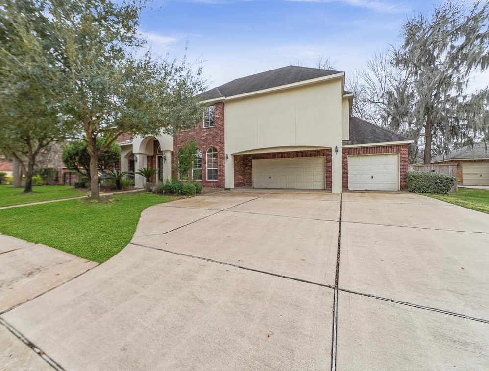 7714 Long Shadows Dr, Sugar Land, TX 77479-6483