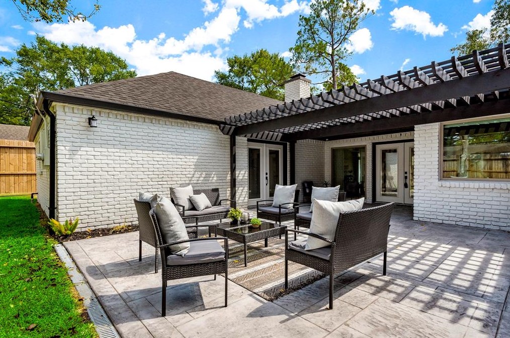 5306 Rutherglenn Dr, Houston TX  77096-4146 exterior