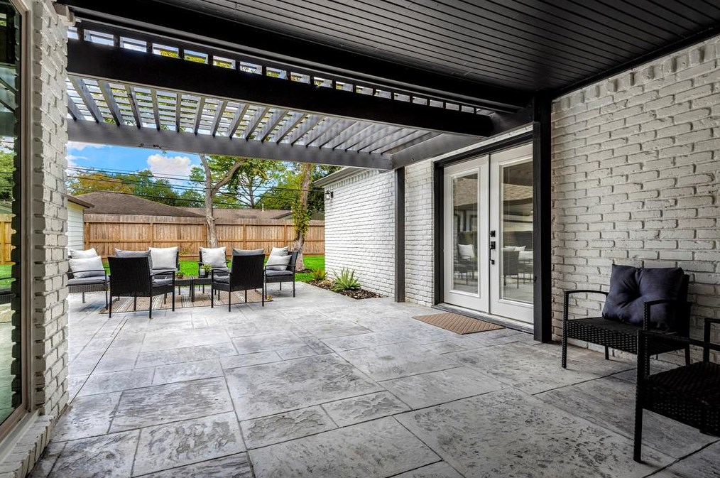 5306 Rutherglenn Dr, Houston TX  77096-4146 exterior