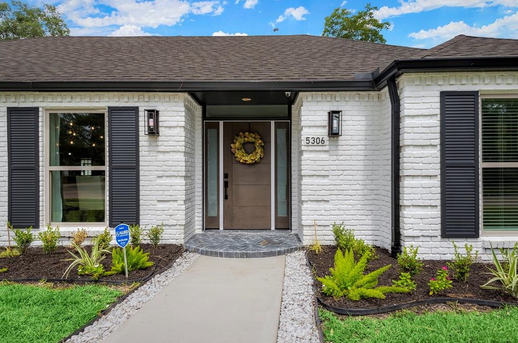 5306 Rutherglenn Dr, Houston TX  77096-4146 exterior
