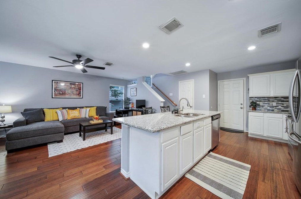 22 Butterfly Branch Pl, Spring TX  77382-2300 exterior