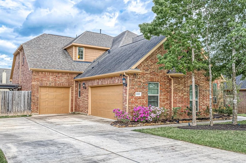 2005 Doolan Dr, Conroe, TX 77301-4105
