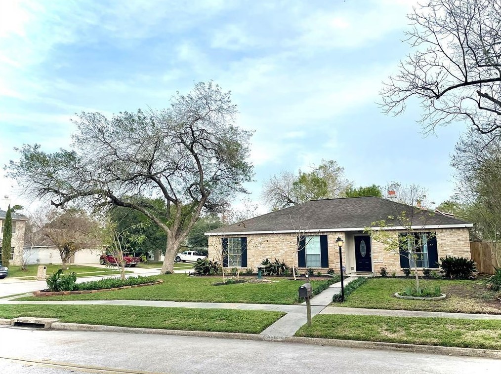 22226 Meadowhill Dr, Spring, TX 77389