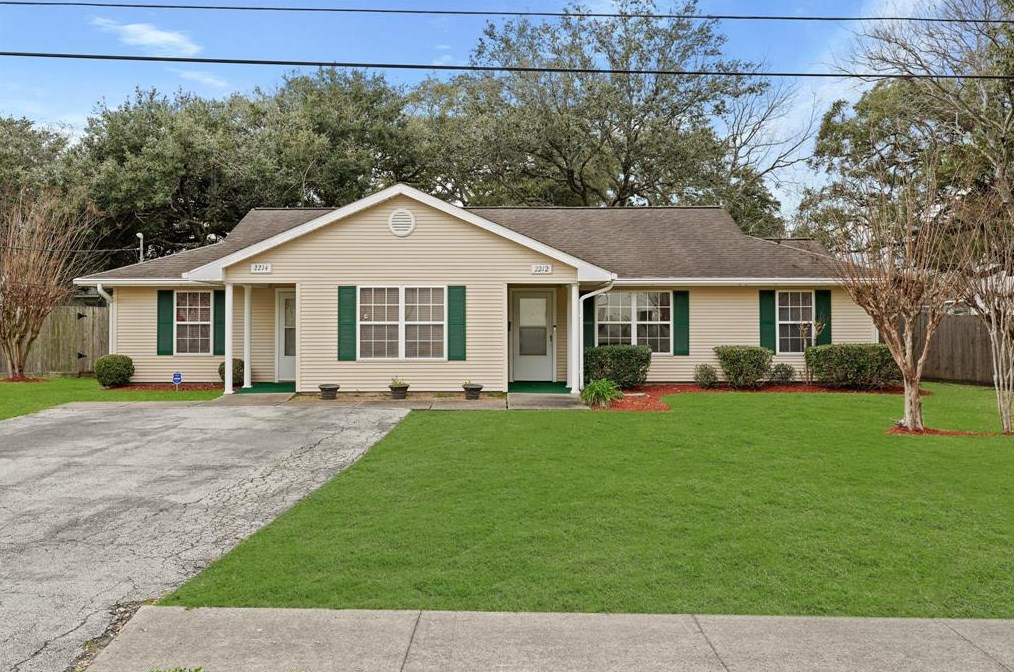 2212 North Grand, Pearland, TX 77581