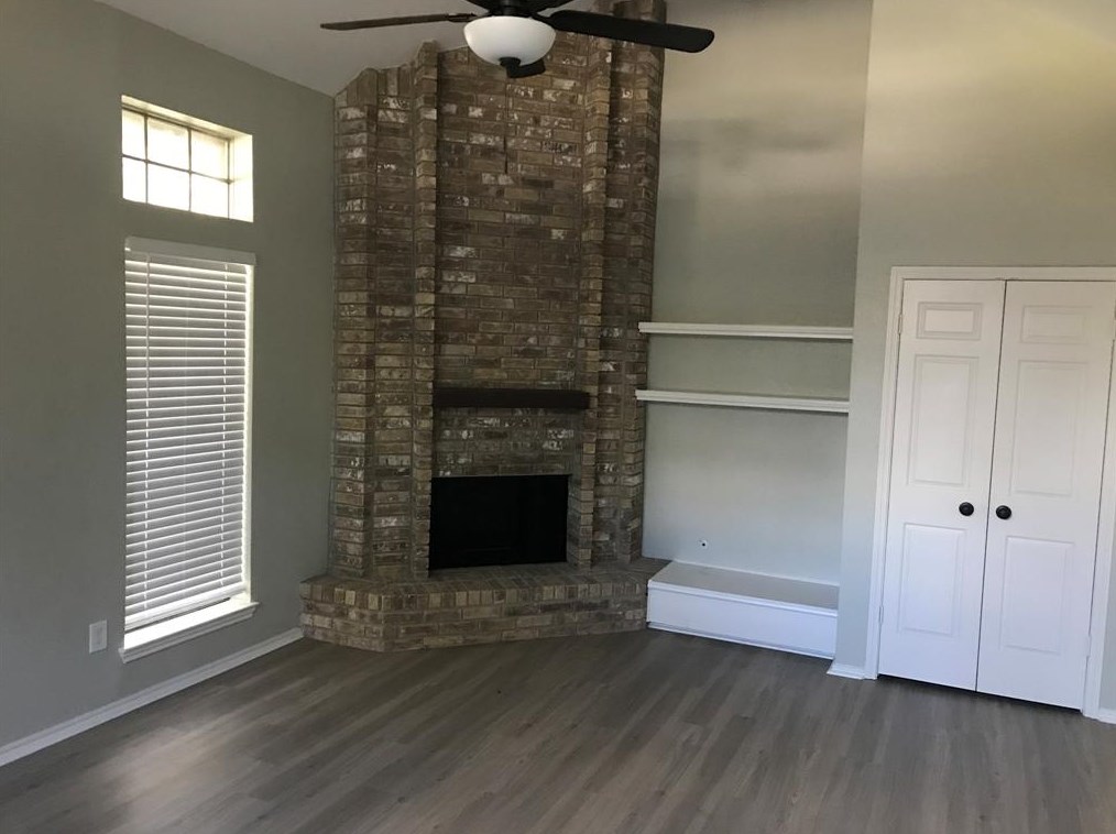 9 Brook Pebble Ct, Spring, TX 77380-2881