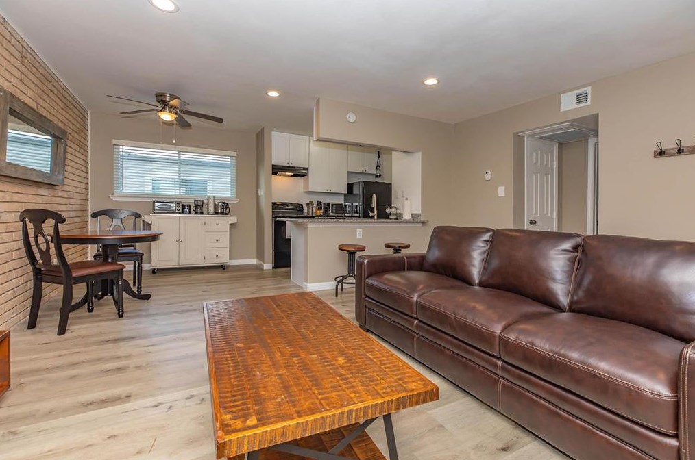 9707 N Timberside Dr #9-r, Houston, TX 77025