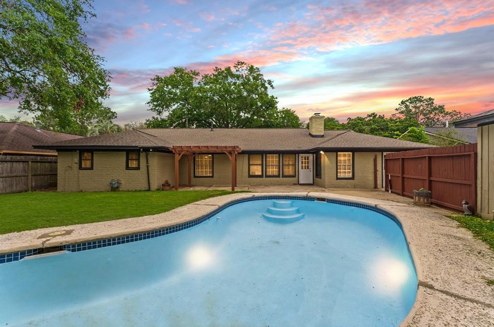 11407 Cold Spring Dr, Houston, TX 77043