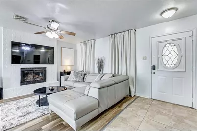 92 N Deerfoot Circle, The Woodlands, TX 77380 - Photo 2