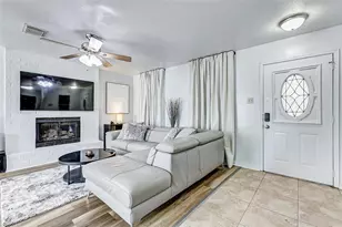 92 N Deerfoot Cir, The Woodlands, TX 77380 - Photo 2