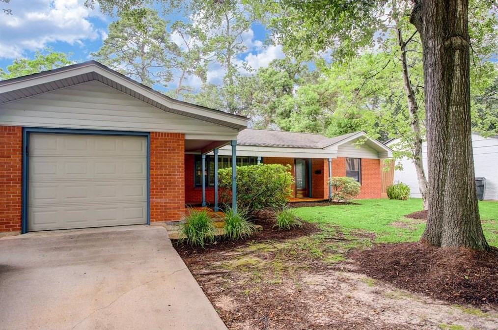 6042 Woodbrook Ln, Houston, TX 77008