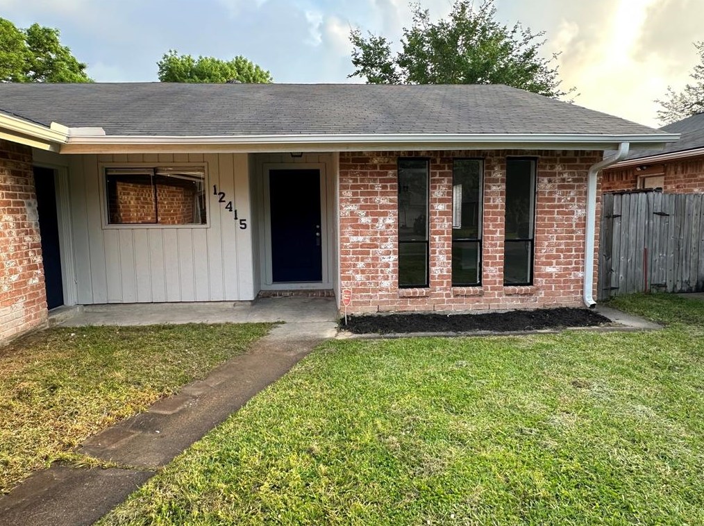 12415 Drifting Winds Dr, Houston, TX 77044