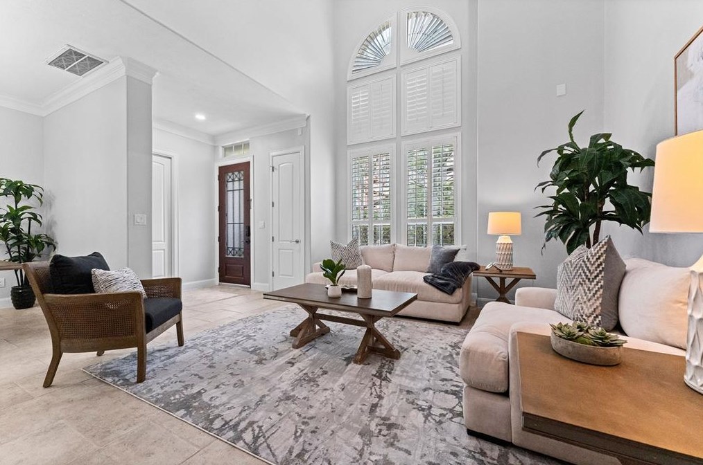 1038 Memorial Village Dr, Houston, TX 77024