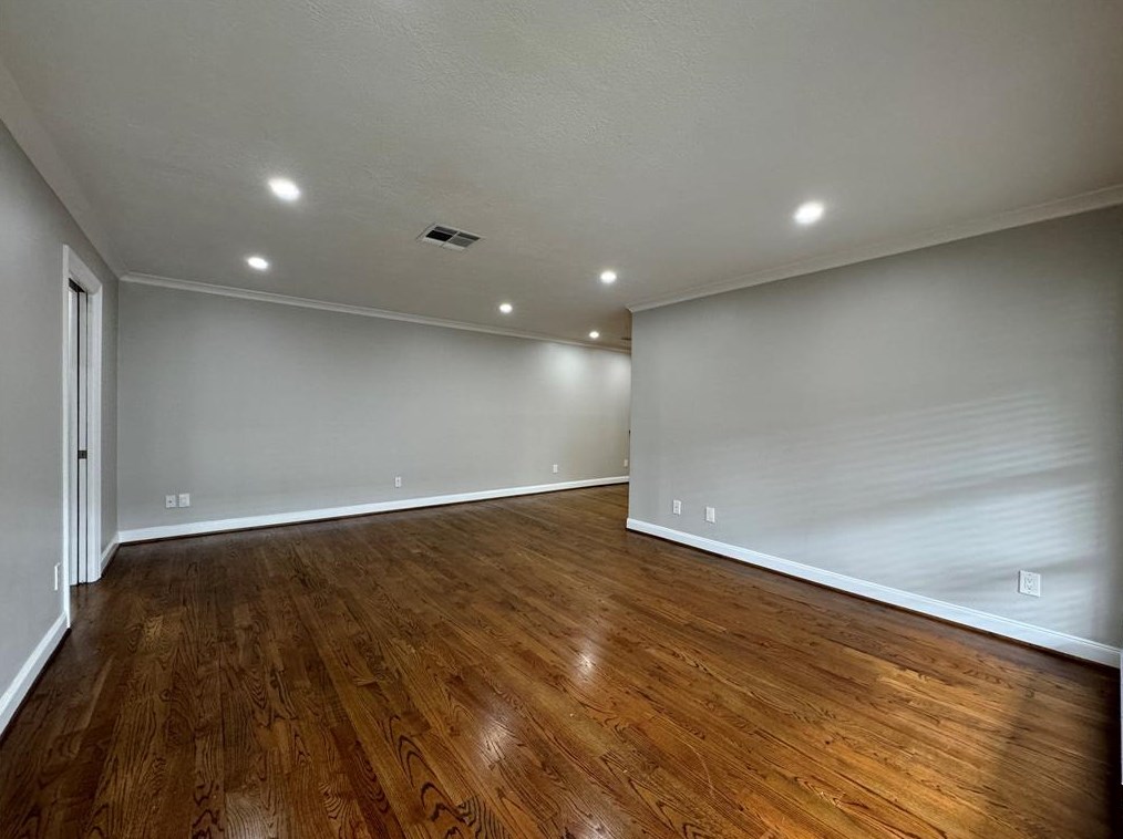 5542 Holly St #211, Houston, TX 77081