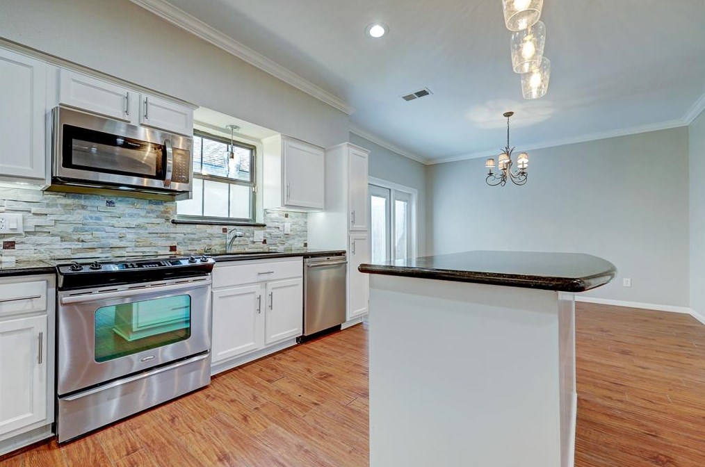 850 Augusta Dr, Houston, TX 77057