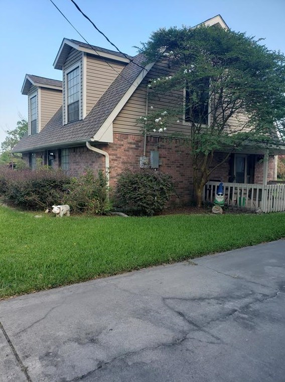 10630 N H St, Morgans Point, TX 77571