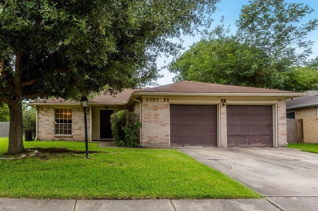 6530 Zapata Dr, Houston, TX 77083