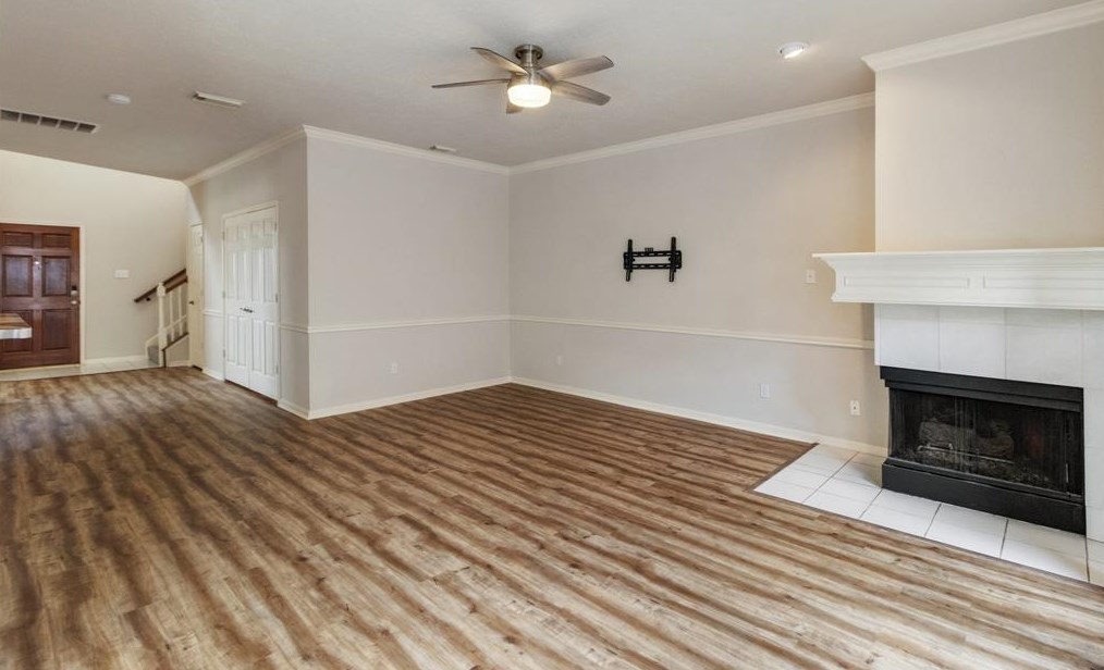 1253 El Camino Village Dr, Houston TX  77058-3079 exterior