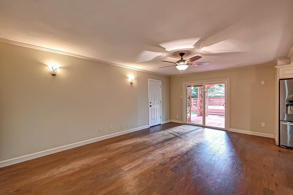 2015 Chaparral Dr, Houston TX  77043-2401 exterior
