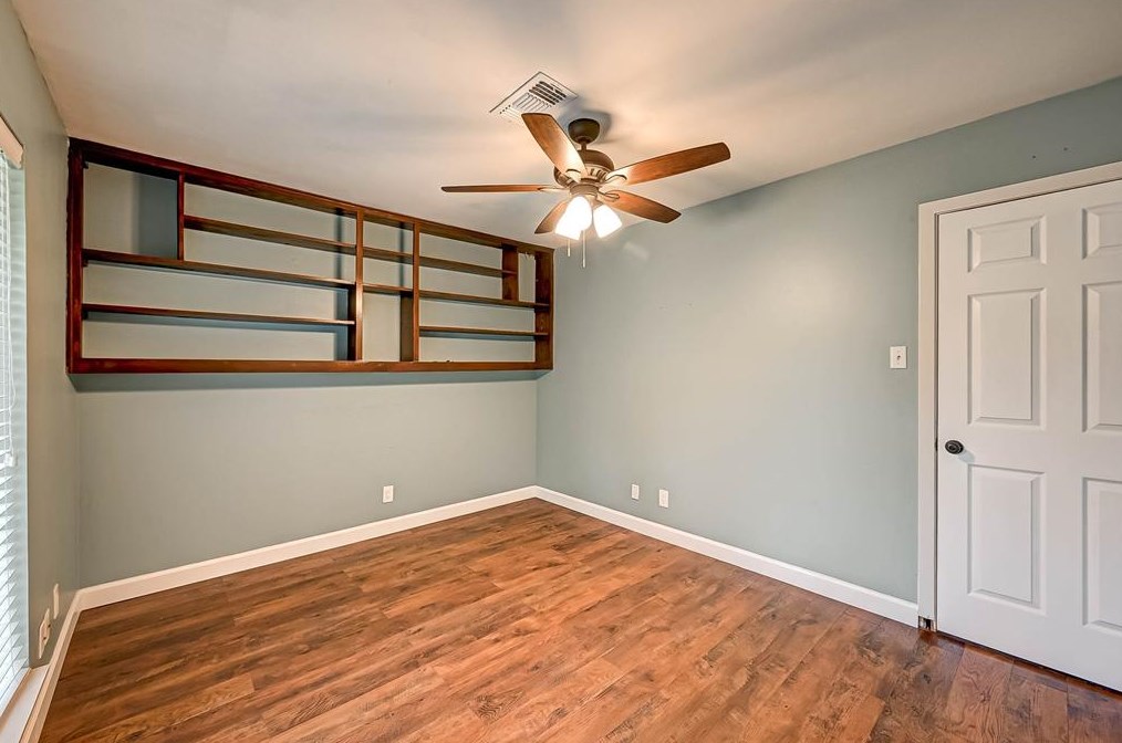 2015 Chaparral Dr, Houston TX  77043-2401 exterior