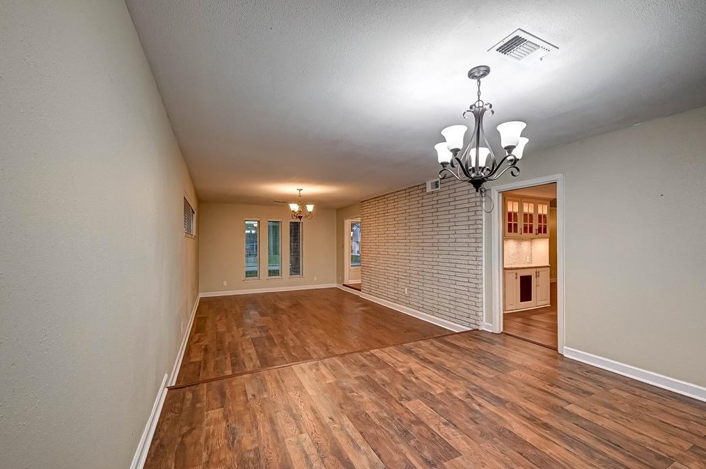 2015 Chaparral Dr, Houston TX  77043-2401 exterior