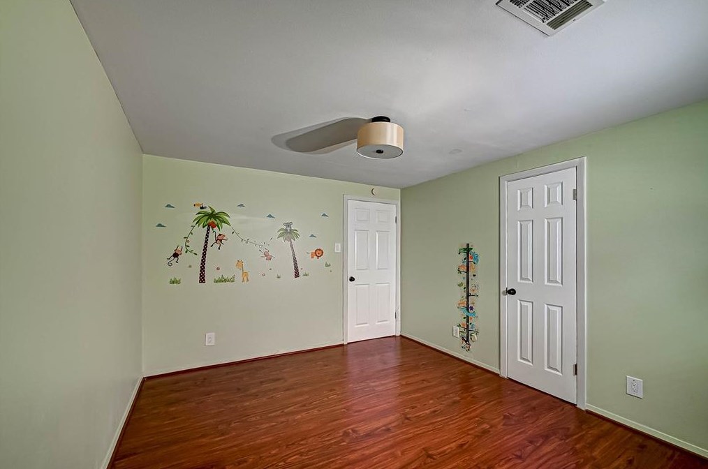 2015 Chaparral Dr, Houston TX  77043-2401 exterior
