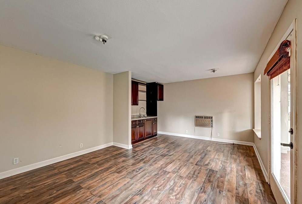 2015 Chaparral Dr, Houston TX  77043-2401 exterior