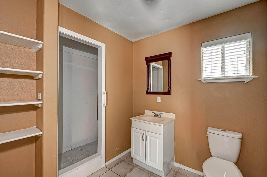 2015 Chaparral Dr, Houston TX  77043-2401 exterior