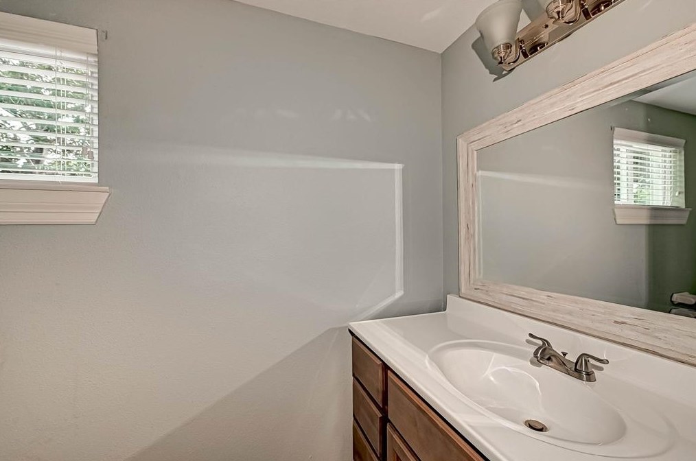 2015 Chaparral Dr, Houston TX  77043-2401 exterior