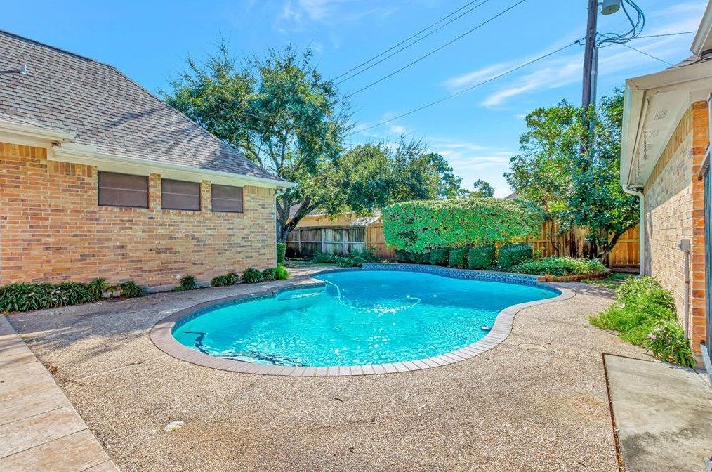 14622 Lofty Mtn Trl, Houston TX  77062-3244 exterior