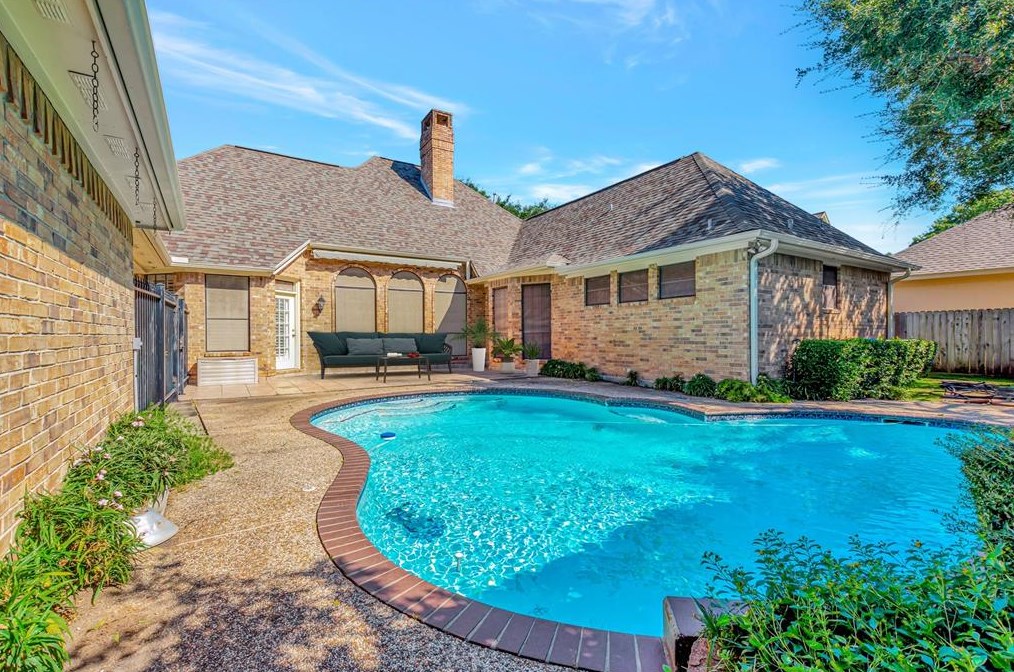 14622 Lofty Mountain Trl, Houston TX  77062-2330 exterior