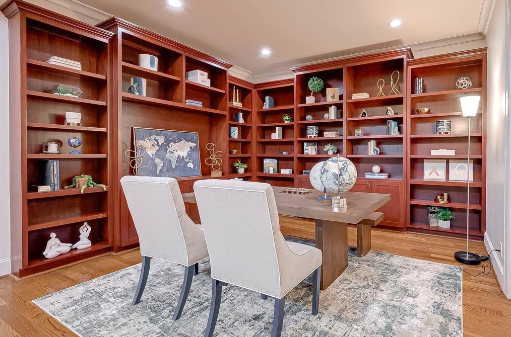 5000 Longmont Dr, Houston, TX 77056-2400