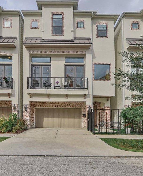 5104 Gibson St, Houston, TX 77007-5215