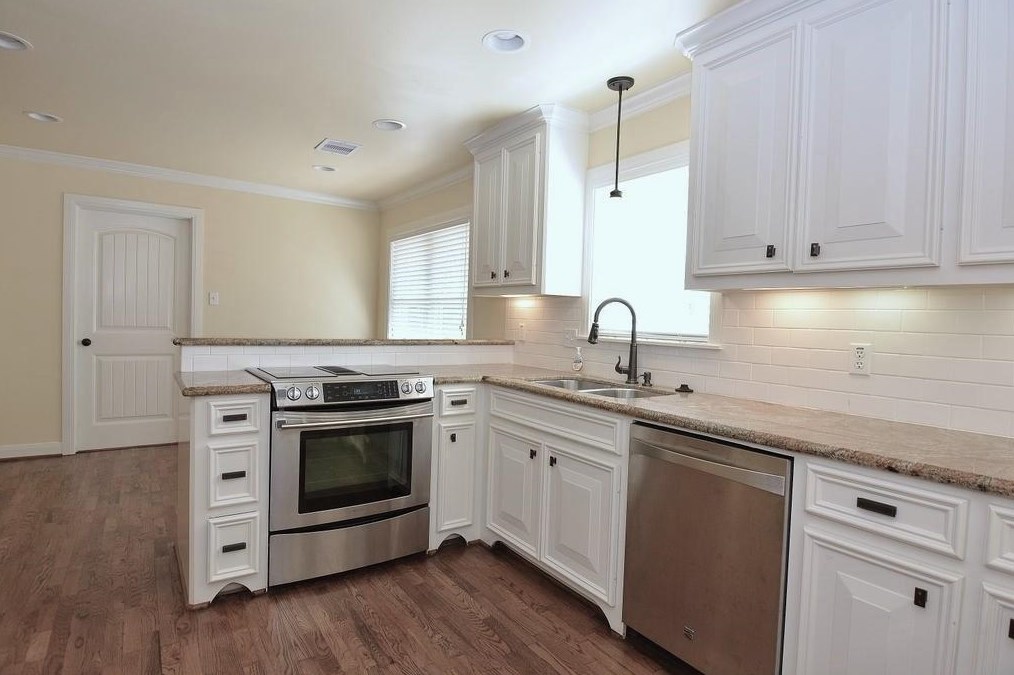 1810 Droxford Dr, Houston TX  77008-3104 exterior