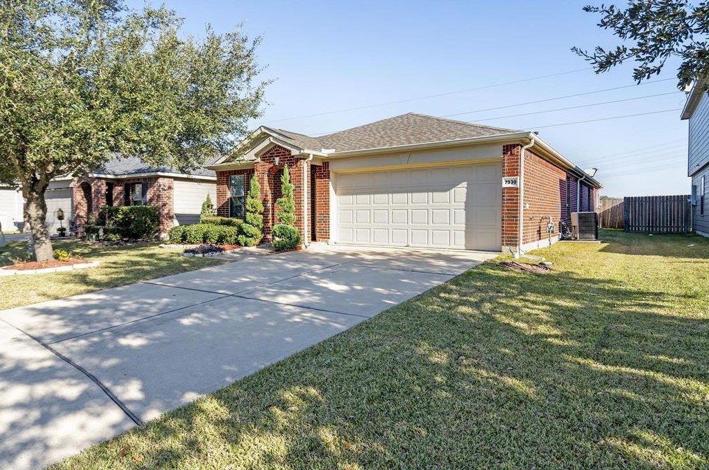 7930 Yaupon View Dr, Cypress, TX 77433