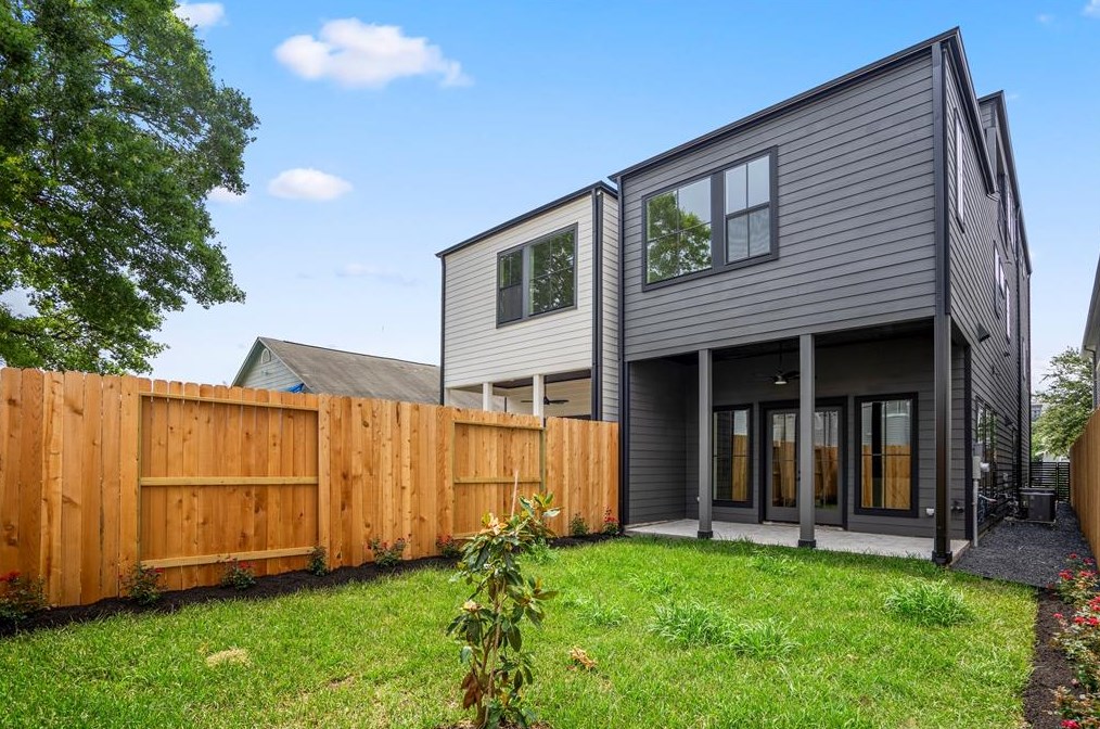 221 23 St, Houston TX  77008-1407 exterior