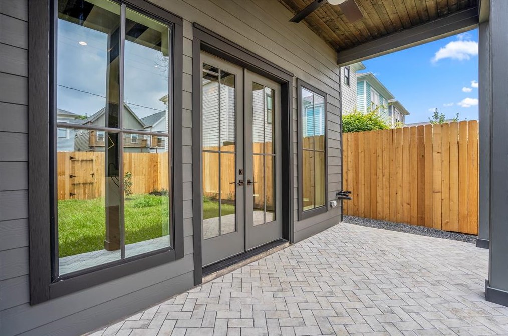 221 23 St, Houston TX  77008-1407 exterior