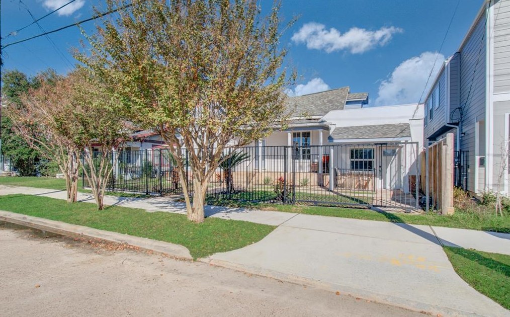 2110 Summer St, Houston TX  77007-4157 exterior