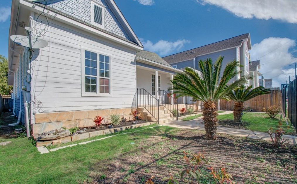 2110 Summer St, Houston TX  77007-4157 exterior