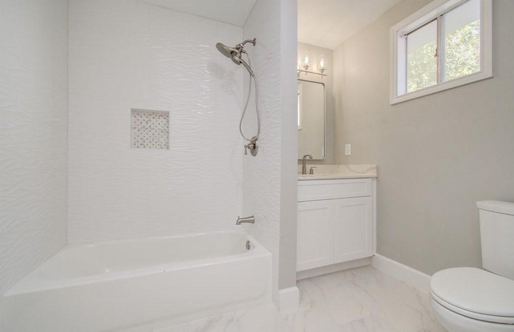 2110 Summer St, Houston TX  77007-4157 exterior