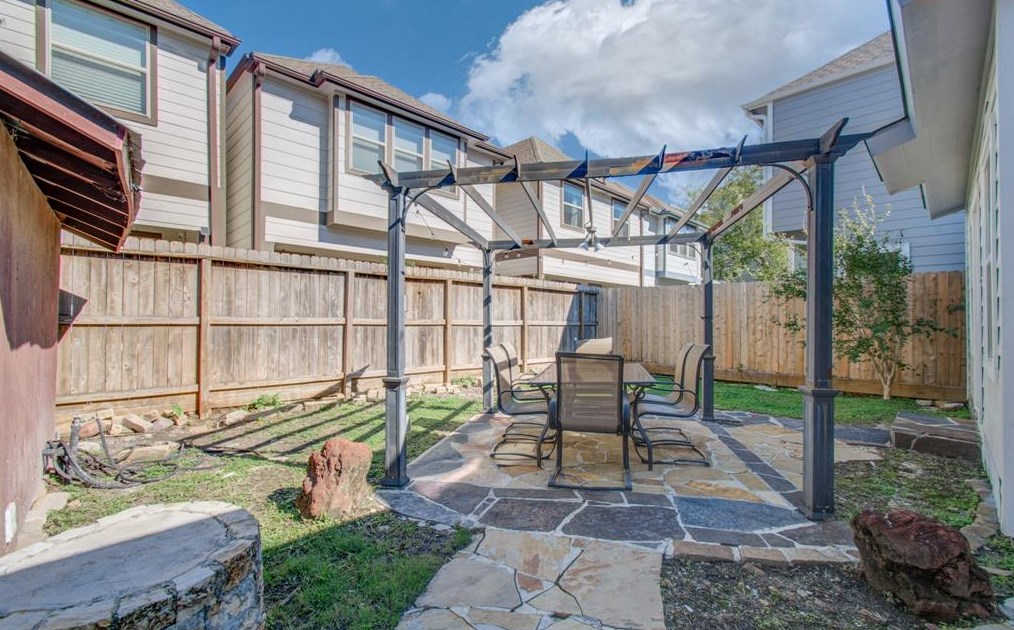 2110 Summer St, Houston TX  77007-4157 exterior