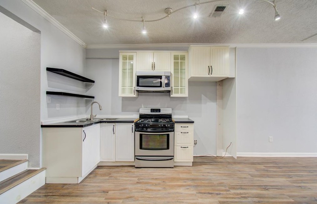 2110 Summer St, Houston TX  77007-4157 exterior