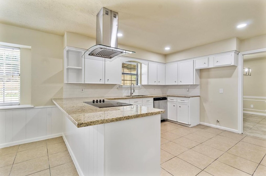 4806 Charade Dr, Houston TX  77066-2625 exterior