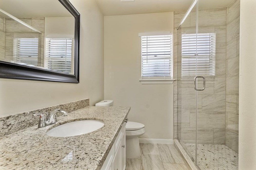 4806 Charade Dr, Houston TX  77066-2625 exterior