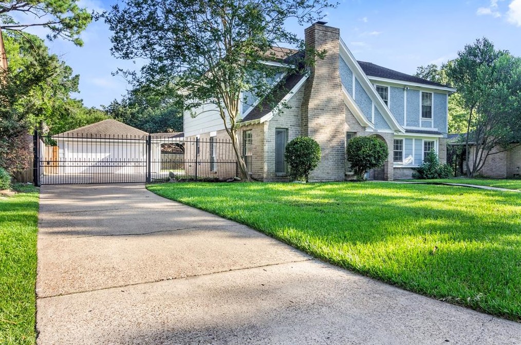 4806 Charade Dr, Houston TX  77066-2625 exterior