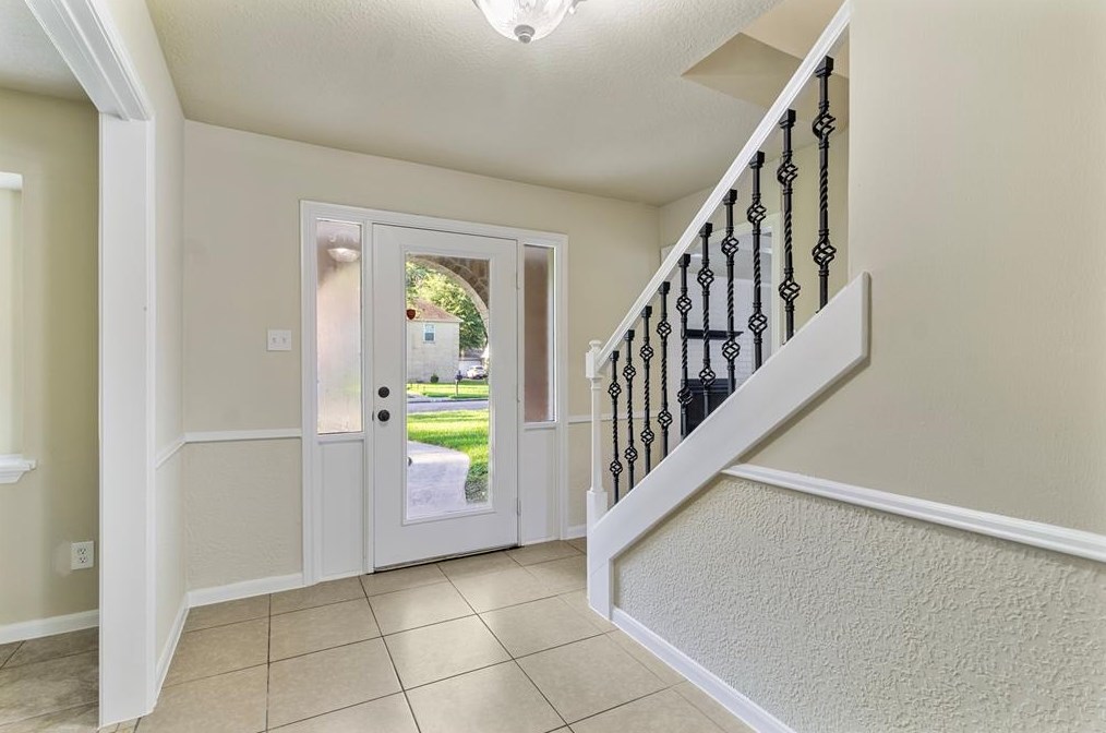 4806 Charade Dr, Houston TX  77066-2625 exterior